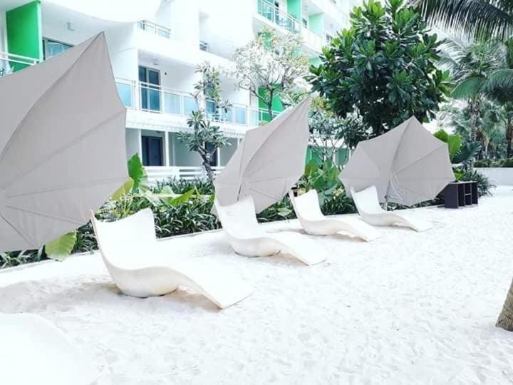 Azure Urban Staycation In Apartment *
