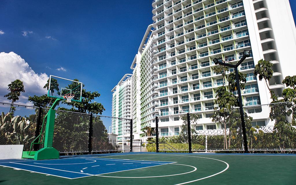 Azure Urban Staycation In Apartment *